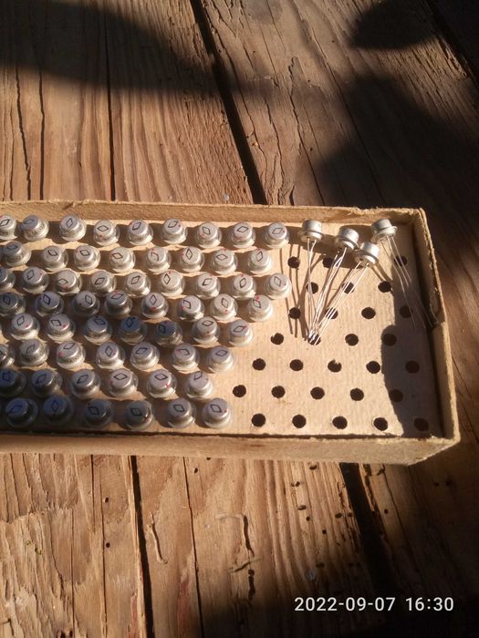 Продам транзістори МП 21 А