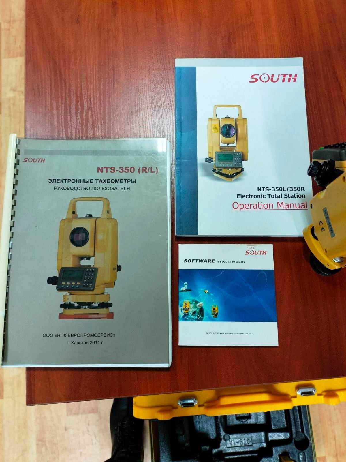 Електронний тахеометр SOUTH NTS-352R