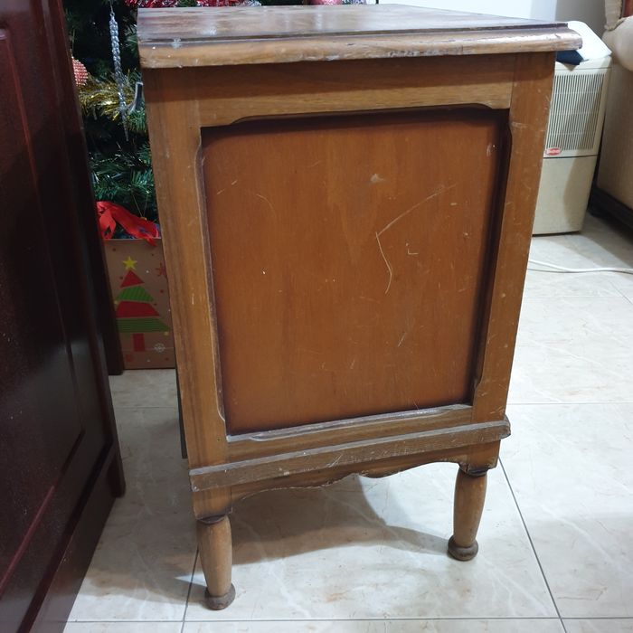 Mesa de Cabeceira antiga