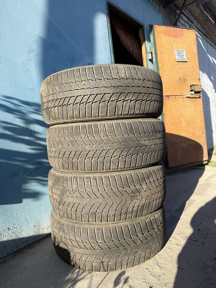 Зимняя резина Triangle Snowlink 235/50/R18 в Отличном состоянии