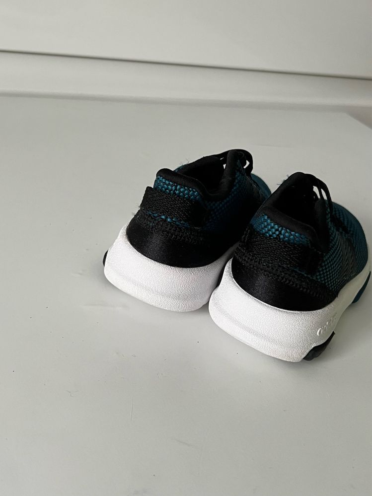 Нові дитячі кросівки adidas