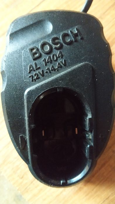 Зарядний пристрій для шуроповерта