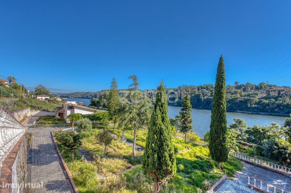 Moradia T6 | Deslumbrante com Vista e Acesso Direto ao Rio Douro