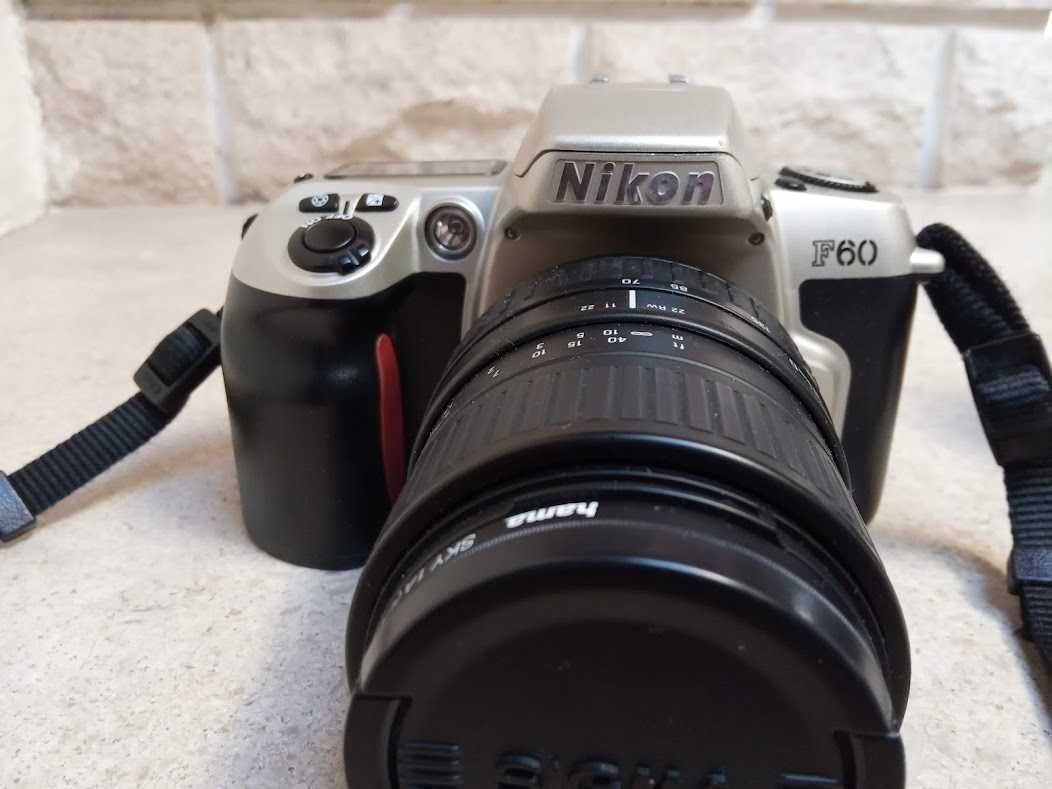 Máquina fotográfica NIKON F60