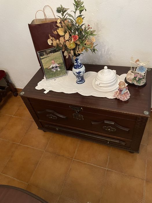Arca de roupa em madeira