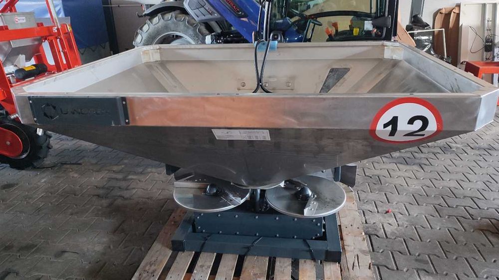 Rozsiewacz nawozów marki Langren RS 600 N (od ręki)