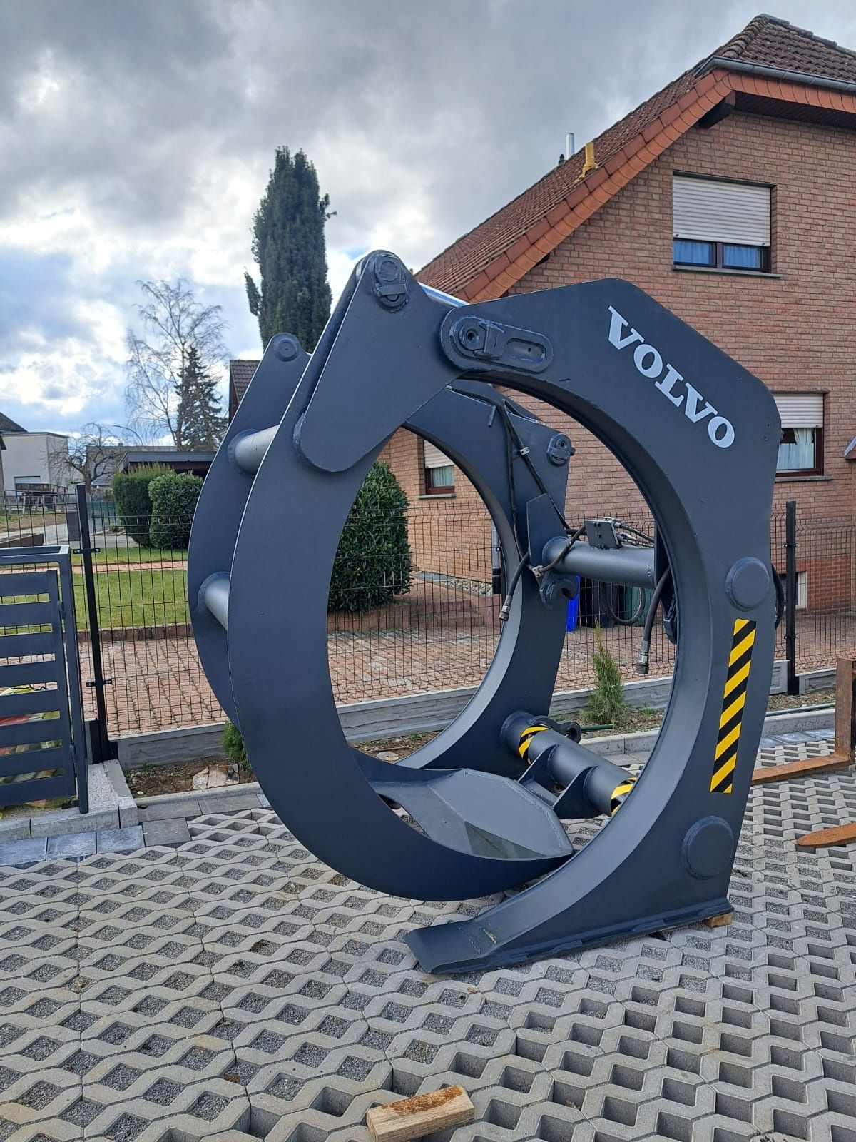 Chwytak do drewna 3.5m3 firmy volvo do ładowarek Volvo L150 L180 L220