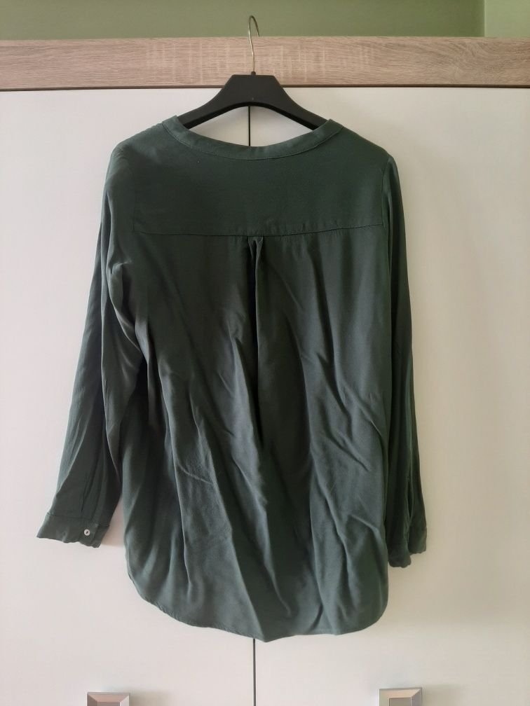 Zielona rozpinana koszula z kieszeniami, khaki bluzka z długim rękawem