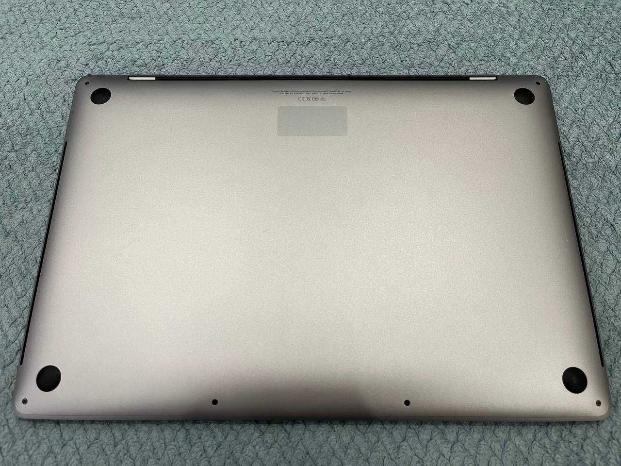 Macbook Pro 16" 2019  Core-i7 / 32Gb DDR4 / SSD 512Gb / Radeom 5300m