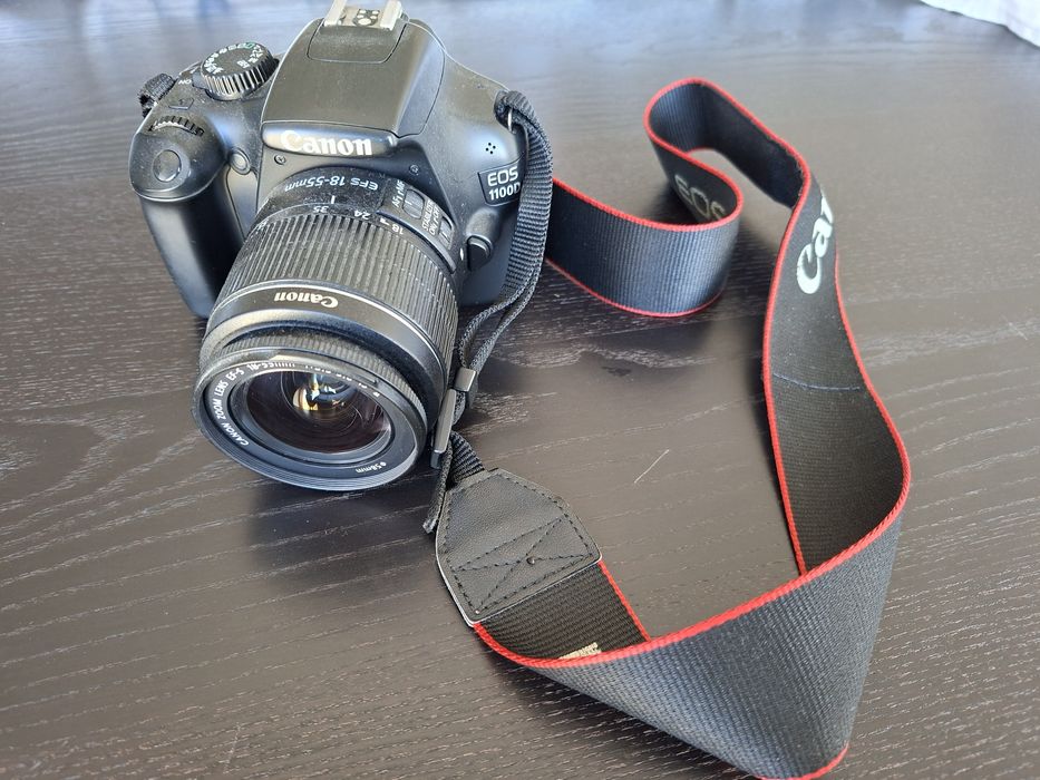 câmara fotográfica Canon EOS 1100D