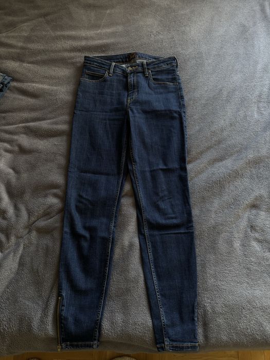 granatowe spodnie Lee