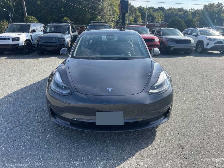 Tesla Model 3      2023