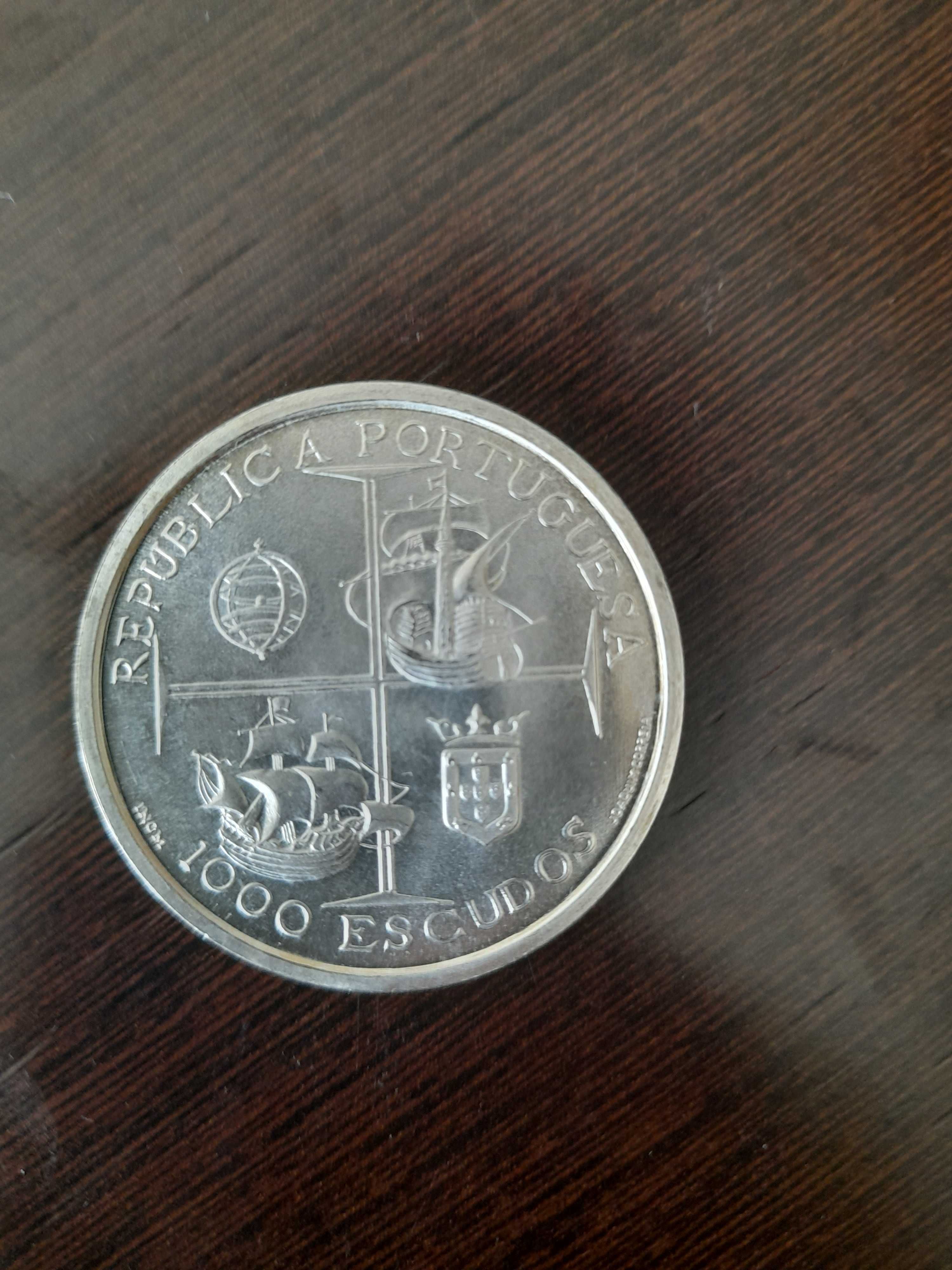 Moedas antigas em perfeito estado, cada moeda 55,00