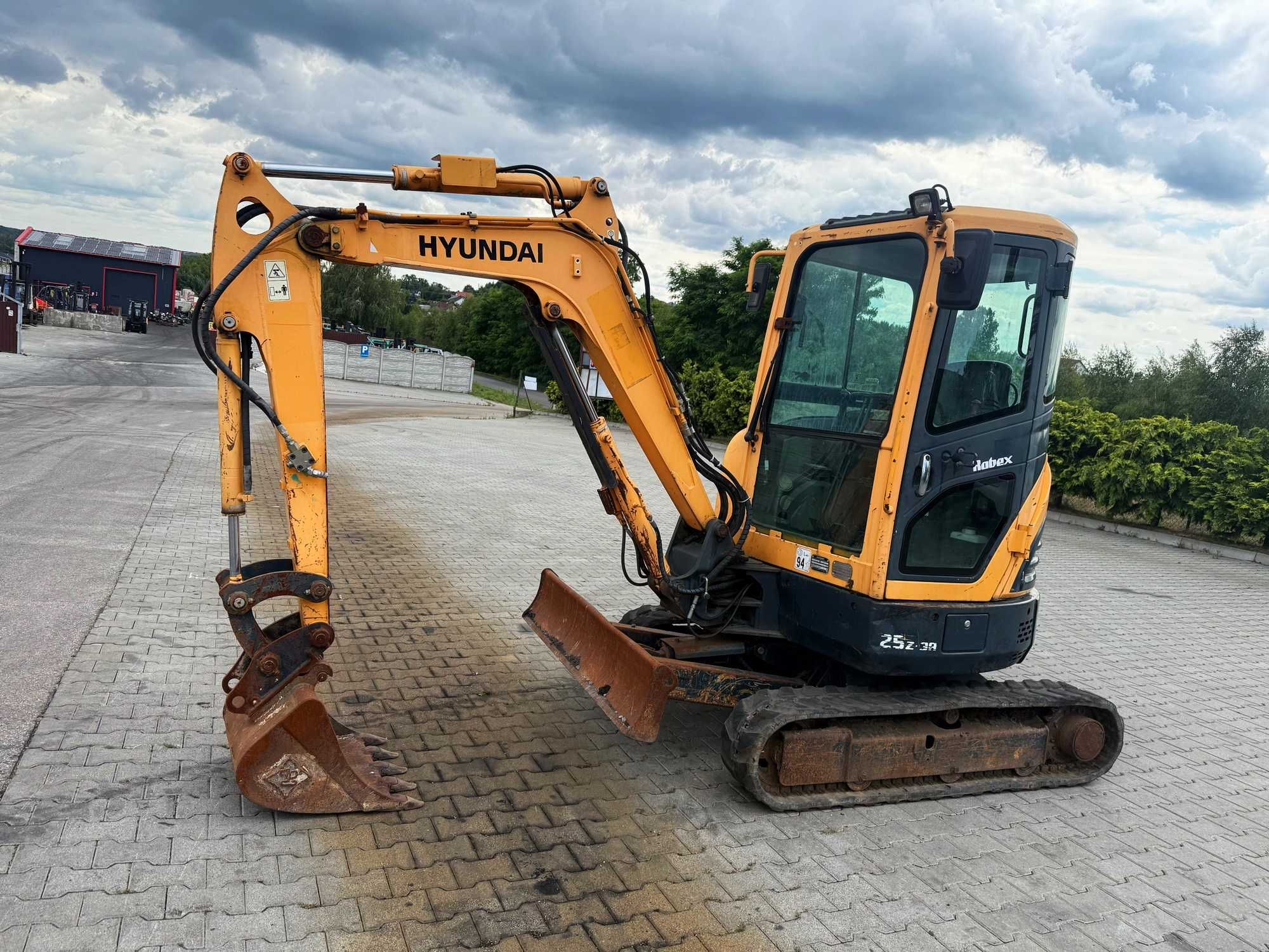 minikoparka HYUNDAI ROBEX 25Z-9A 3 łyżki 2730kg MITSUBISHI 3200mtg