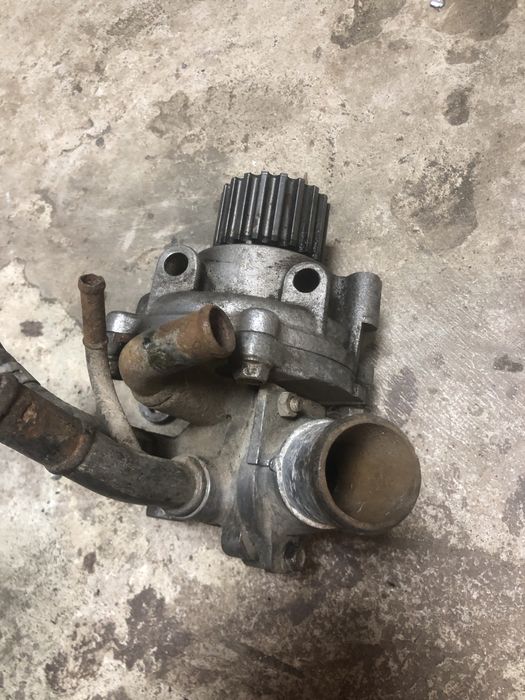 Помпа Мазда 6 GG 2.0 2002-2005