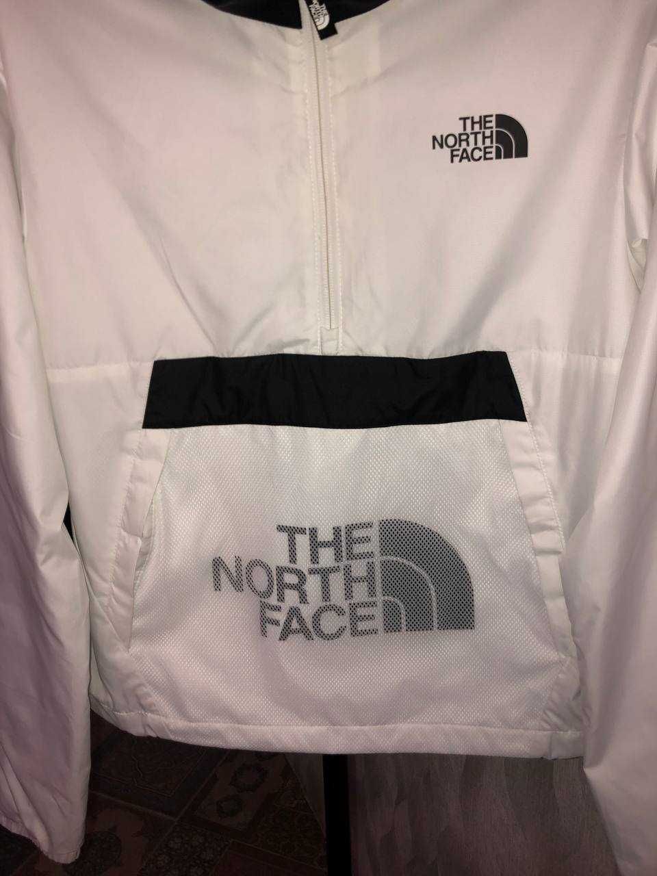 белый анорак The North Face Wind Wall