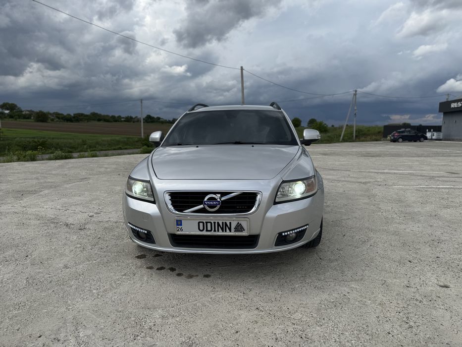 Volvo v50 d2 доглянутий