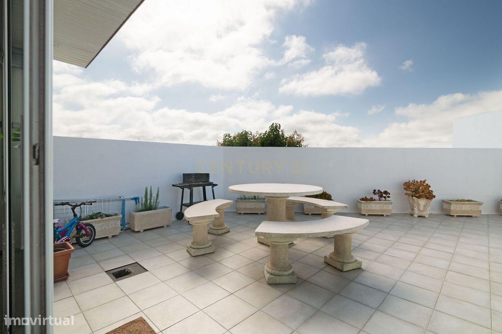 Apartamento T2 | c/ Terraço e Garagem Privativa | Centro de Mafra