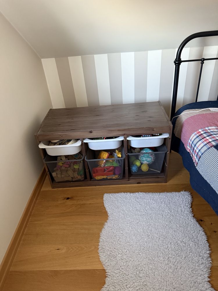 Ikea TROFAST Regał z pojemnikami.