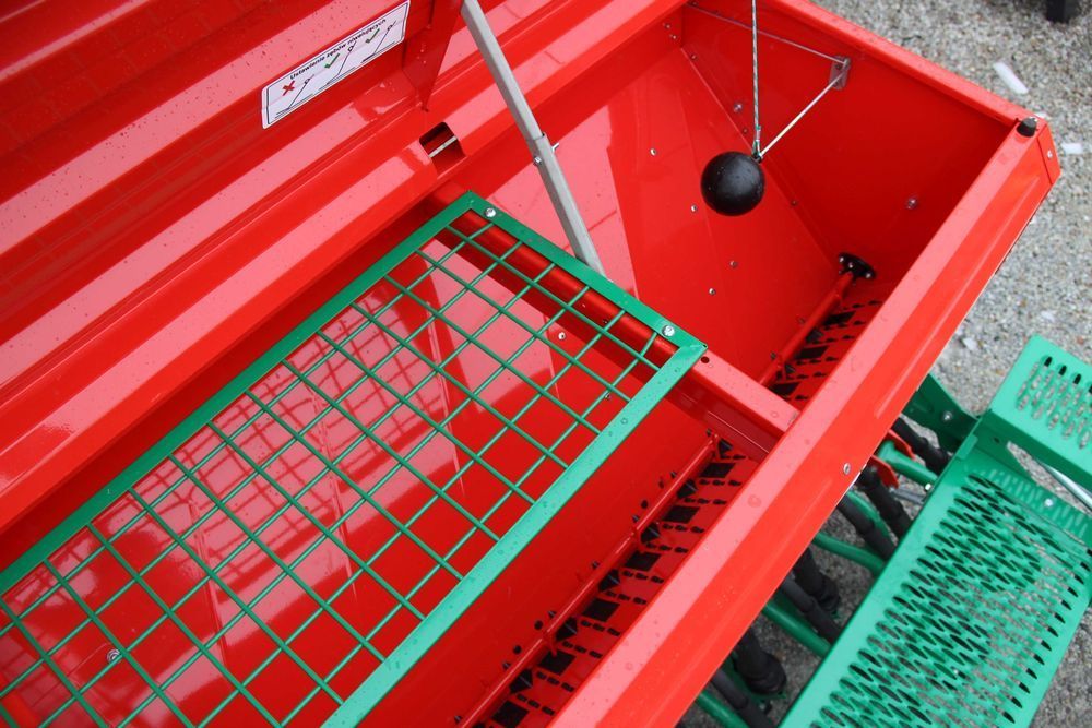 Siewnik zbożowy do zboża Agro-Masz 2,5; 2,7; 3,0 m stopkowy