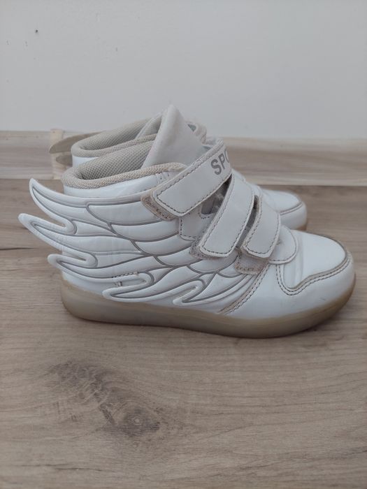 Białe adidasy buty sportowe dziewczęce ze skrzydłami 31