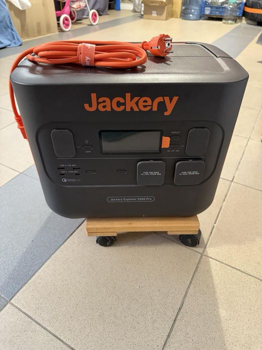 Jackery Explorer 2000 Pro зарядна станція