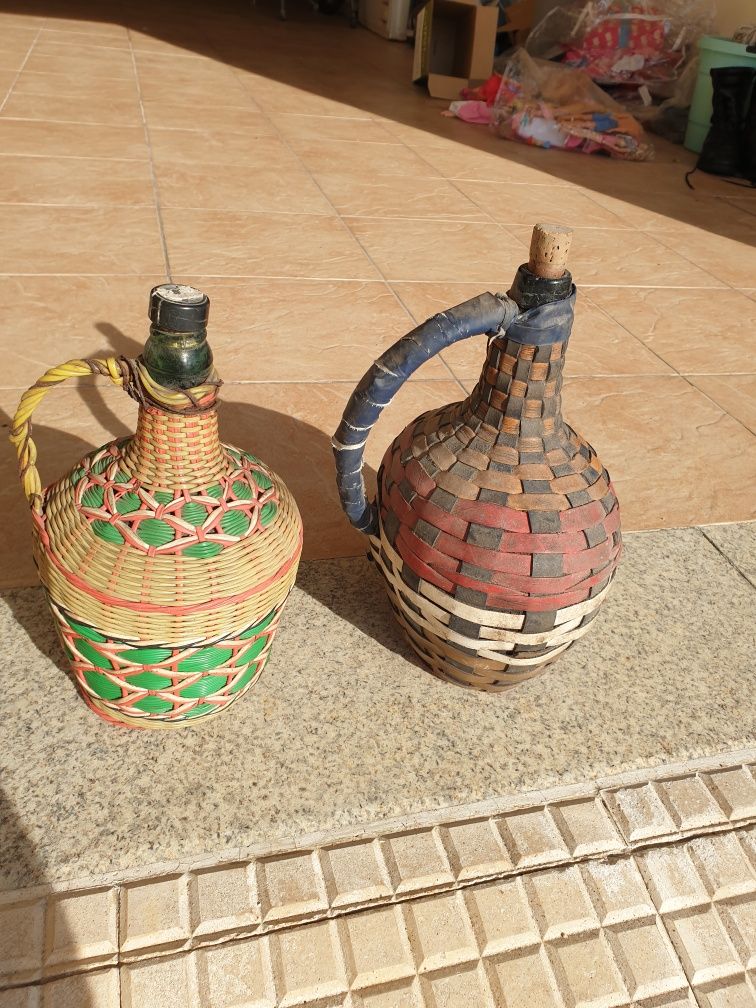 Garrafões antigos decorados