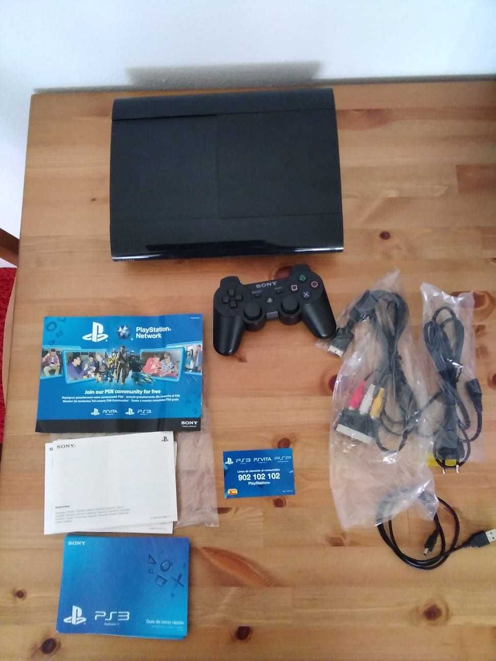 PS3 superslim c/ Gran Turismo 6, Mw2 e Fifa 15