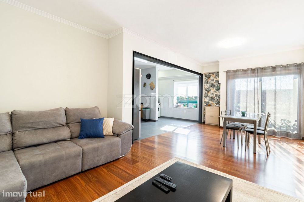 Apartamento T3 com 171m², e garagem fechada, em Argoncilhe