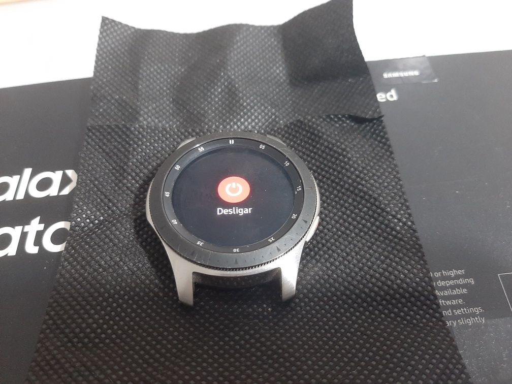 Samsung Galaxy Watch 46mm Prateada (SM-R800) + Braceletes