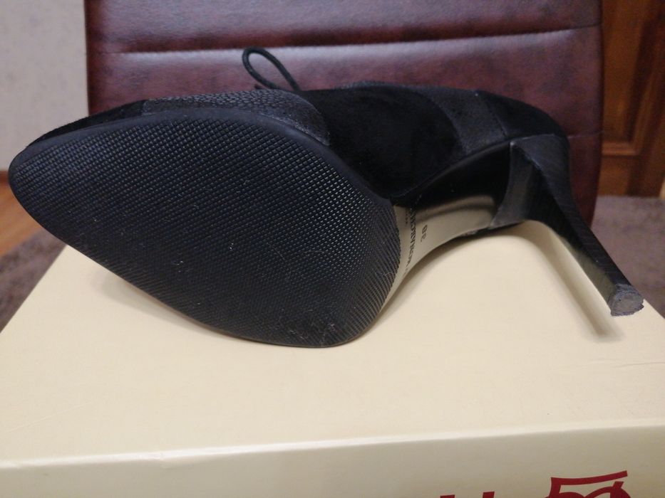 БОТИЛЬОНЫ женские, 38р.