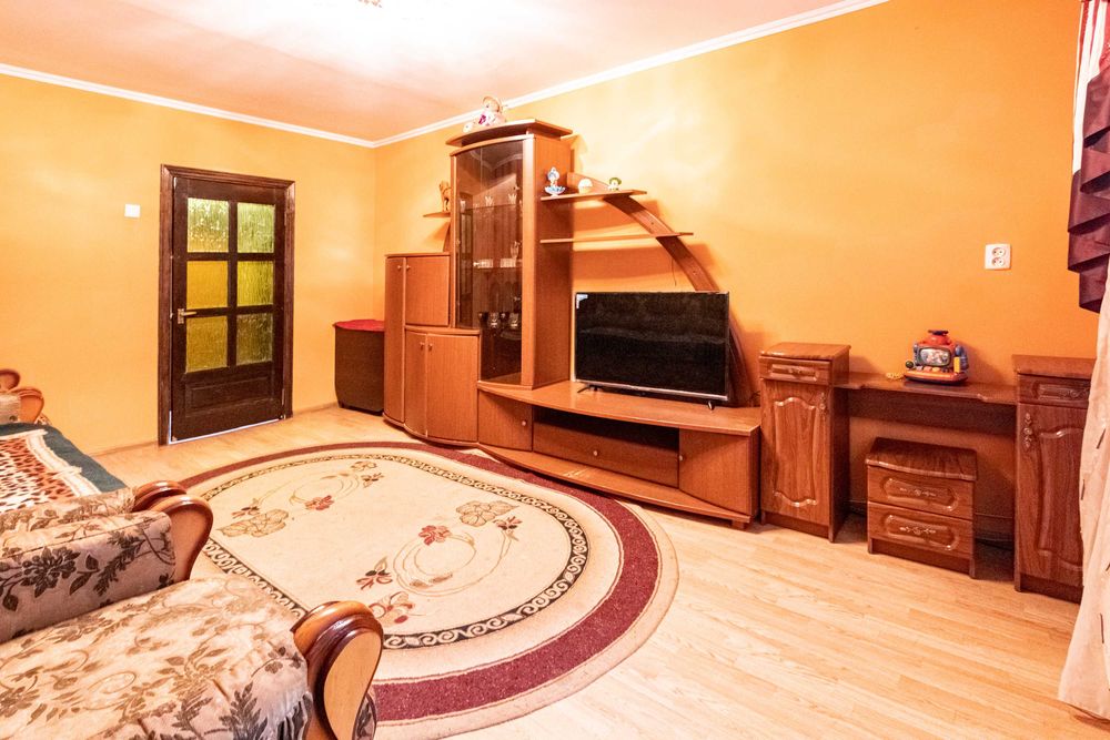 2-к. квартира з ремонтом, бойлером та лоджією за вул. Василя Стуса