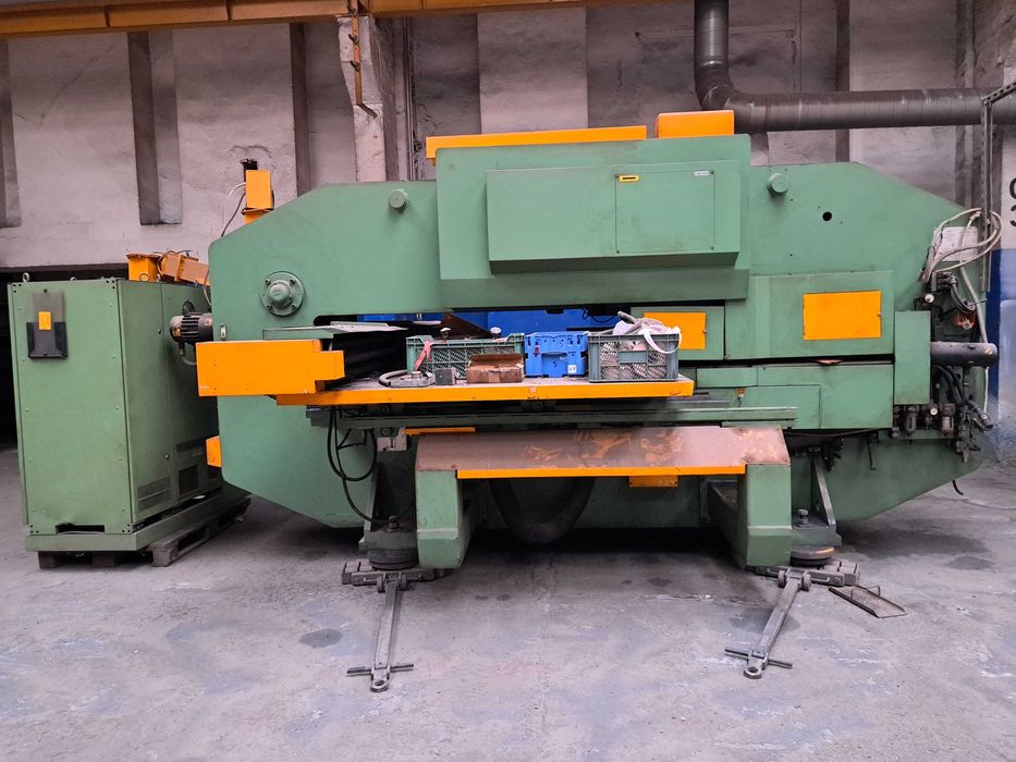 Syndyk sprzeda! Wykrawarka reworwerowa, AMADA