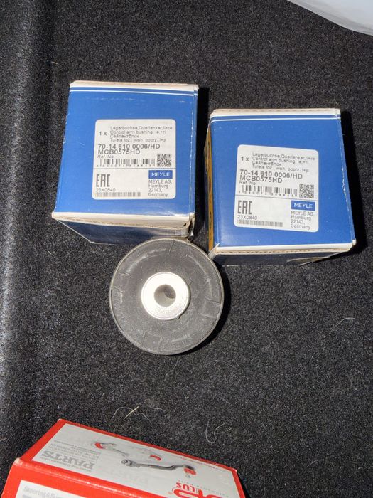 Нові сайлентблоки (втулки важелів) для Tesla