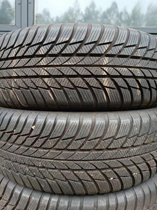 Зимові шини 215/65/17 Bridgestone Blizzak LM001