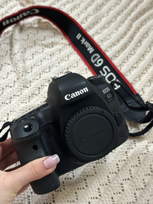 Canon EOS 6D Mark II + Canon EF 50mm f/1.4 USM