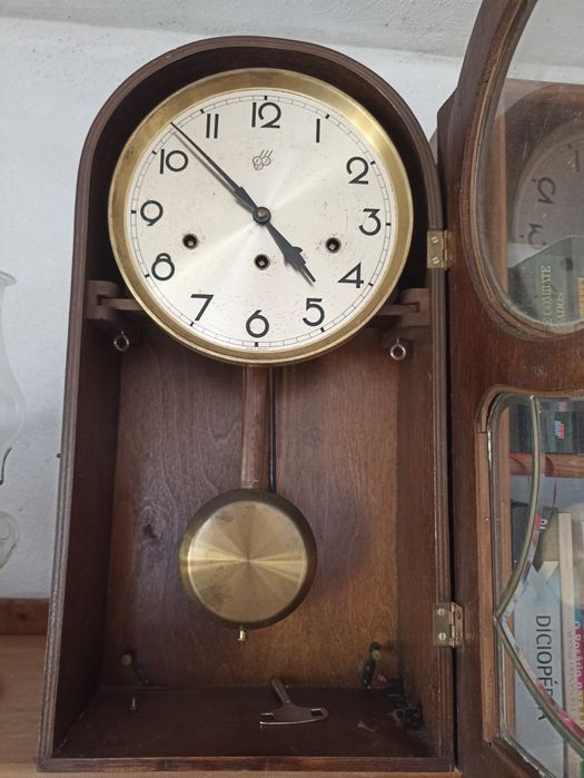 Relógio antigo de parede