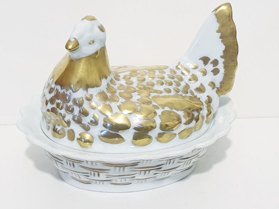 Antiga caixa Galinha em porcelana Limoges dourada