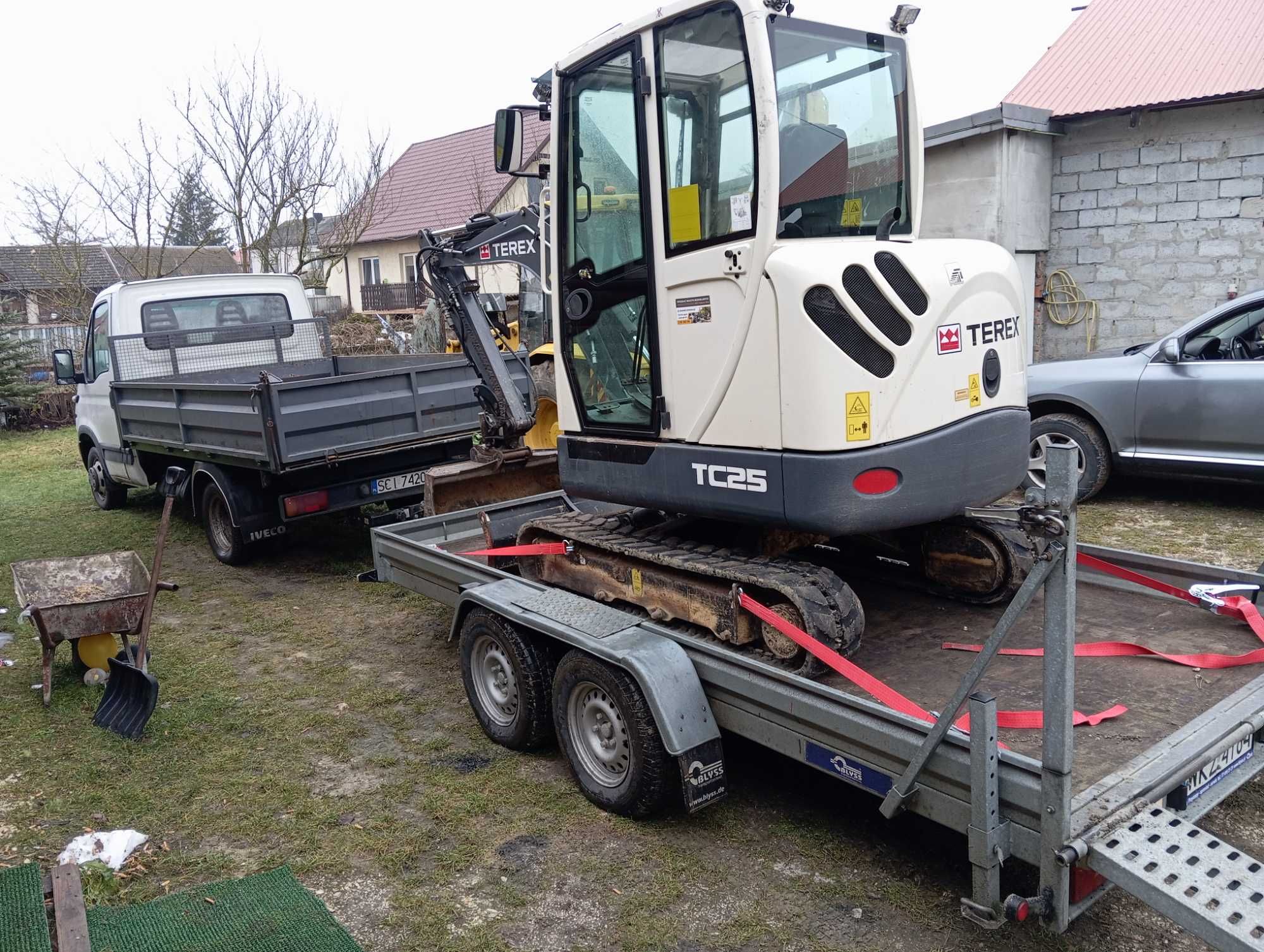 Usługi minikoparką 2,5t transport wywrotką 3,5t Kielce i okolice