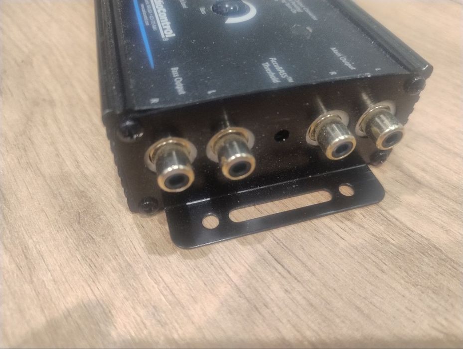 AudioControl LC2i Лінійний конвертер з коректором басу (2-канальний)