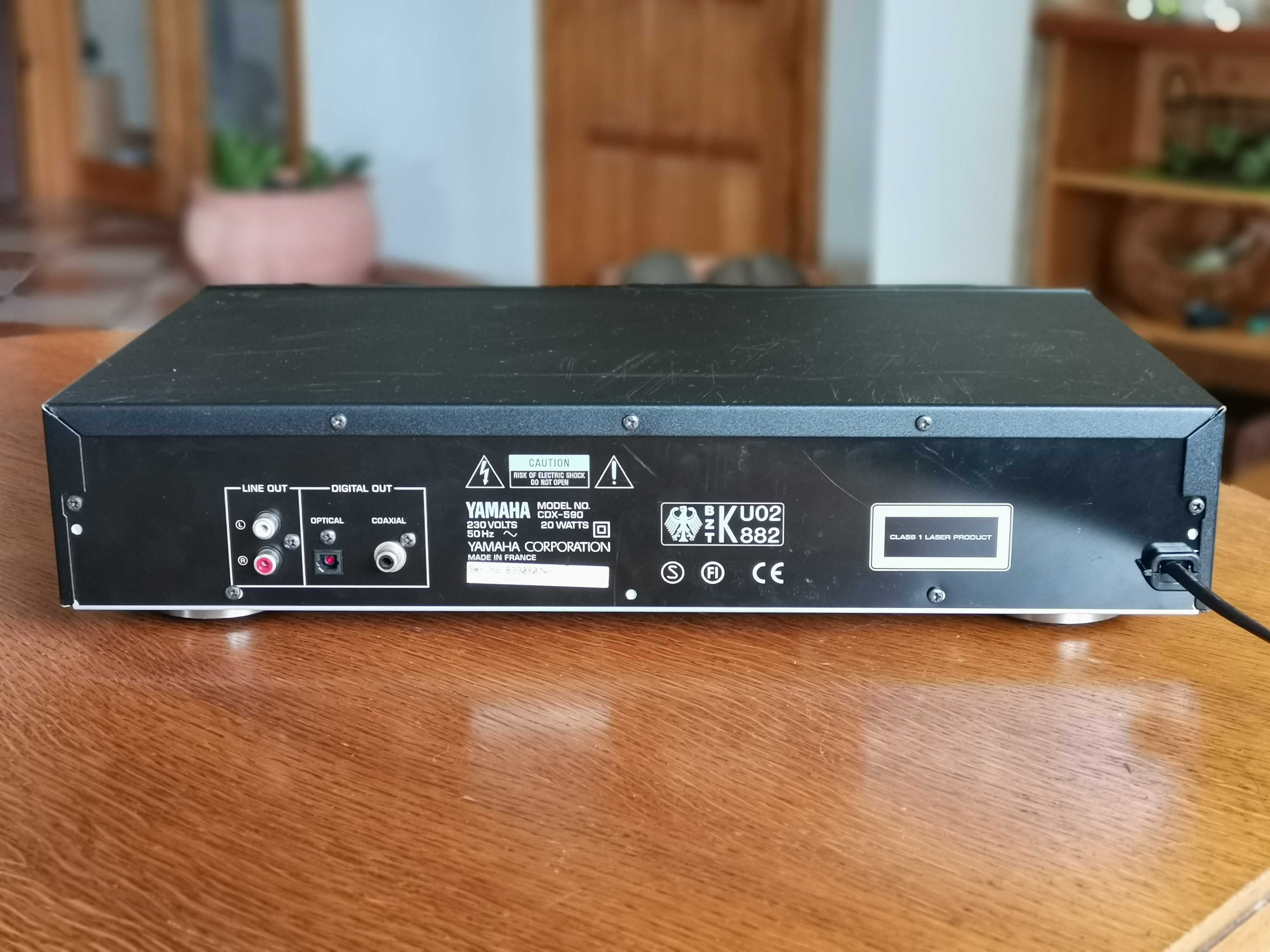 YAMAHA CDX-590 PRO BIT Odtwarzacz płyt CD