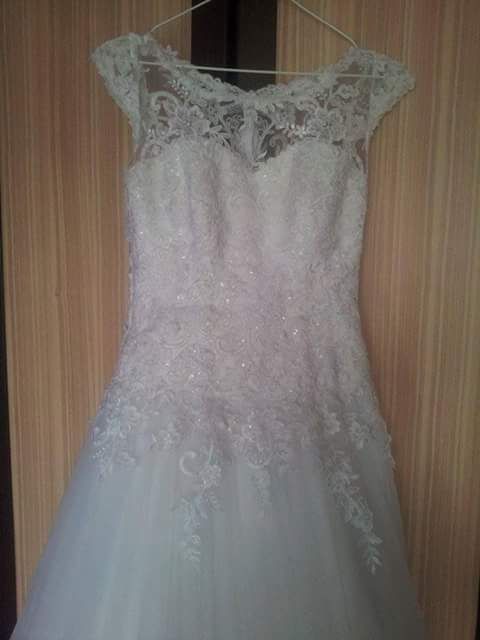 Biała suknia ślubna