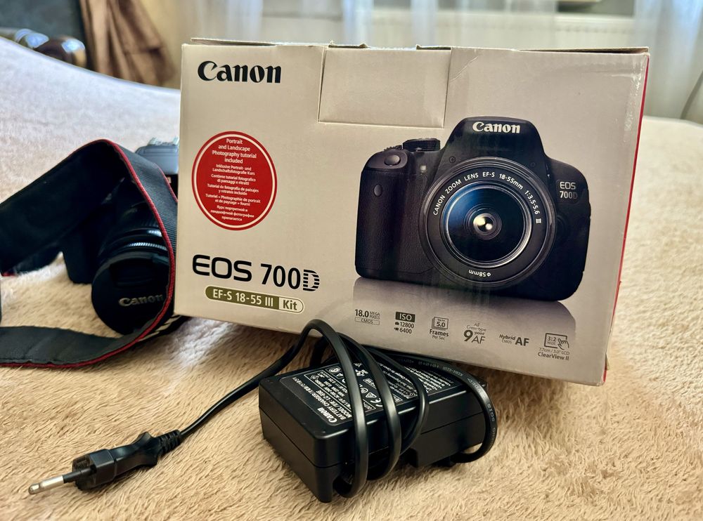 Canon EOS 700D kit EF-S 18-55mm III в идеальном состоянии