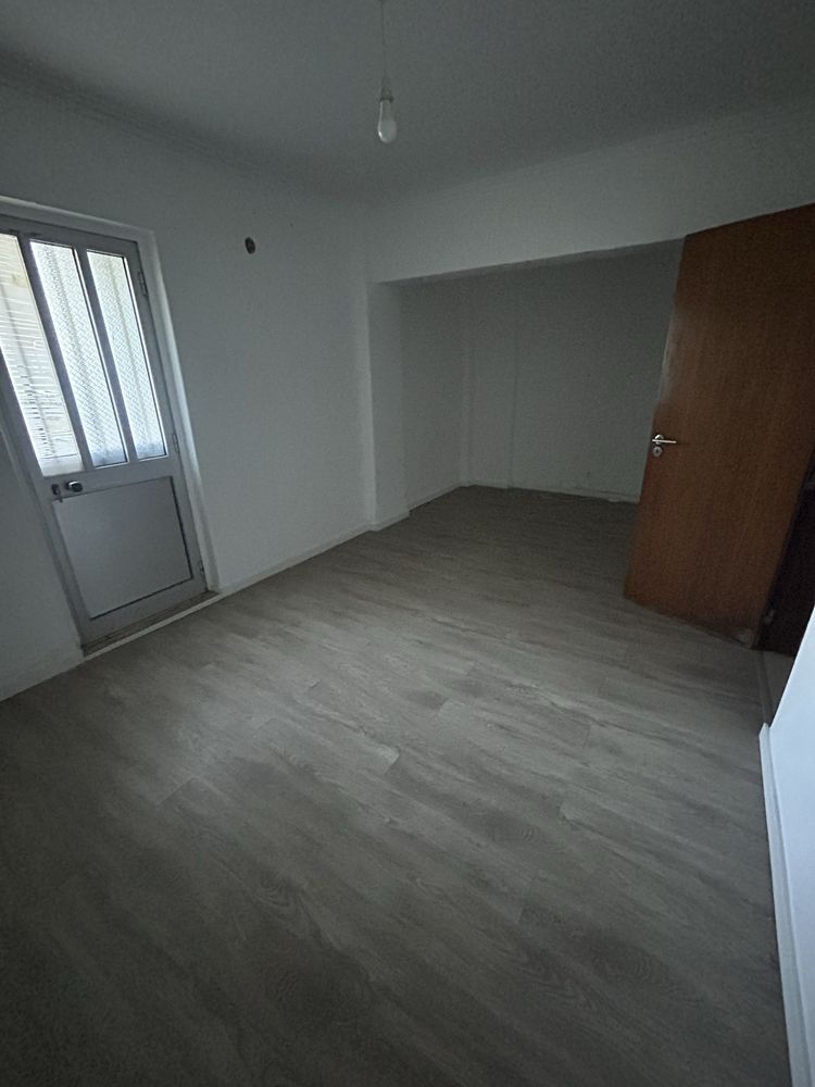 Armazem com quartos cozinha e wc