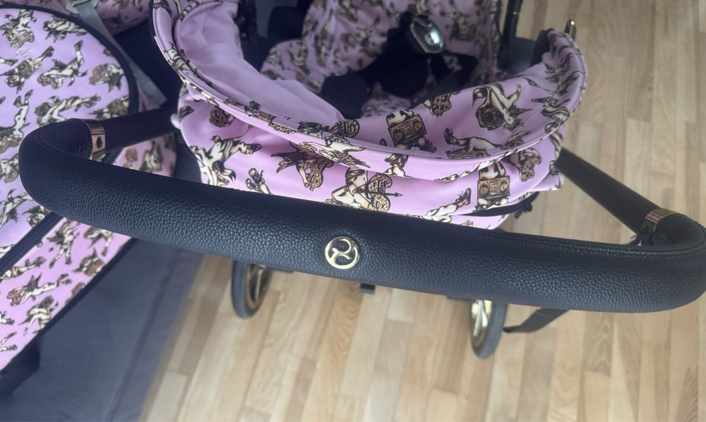Cybex Priam 2.0 Cherubs Pink by Jeremy Scott 4w1 wózek fotelik baza