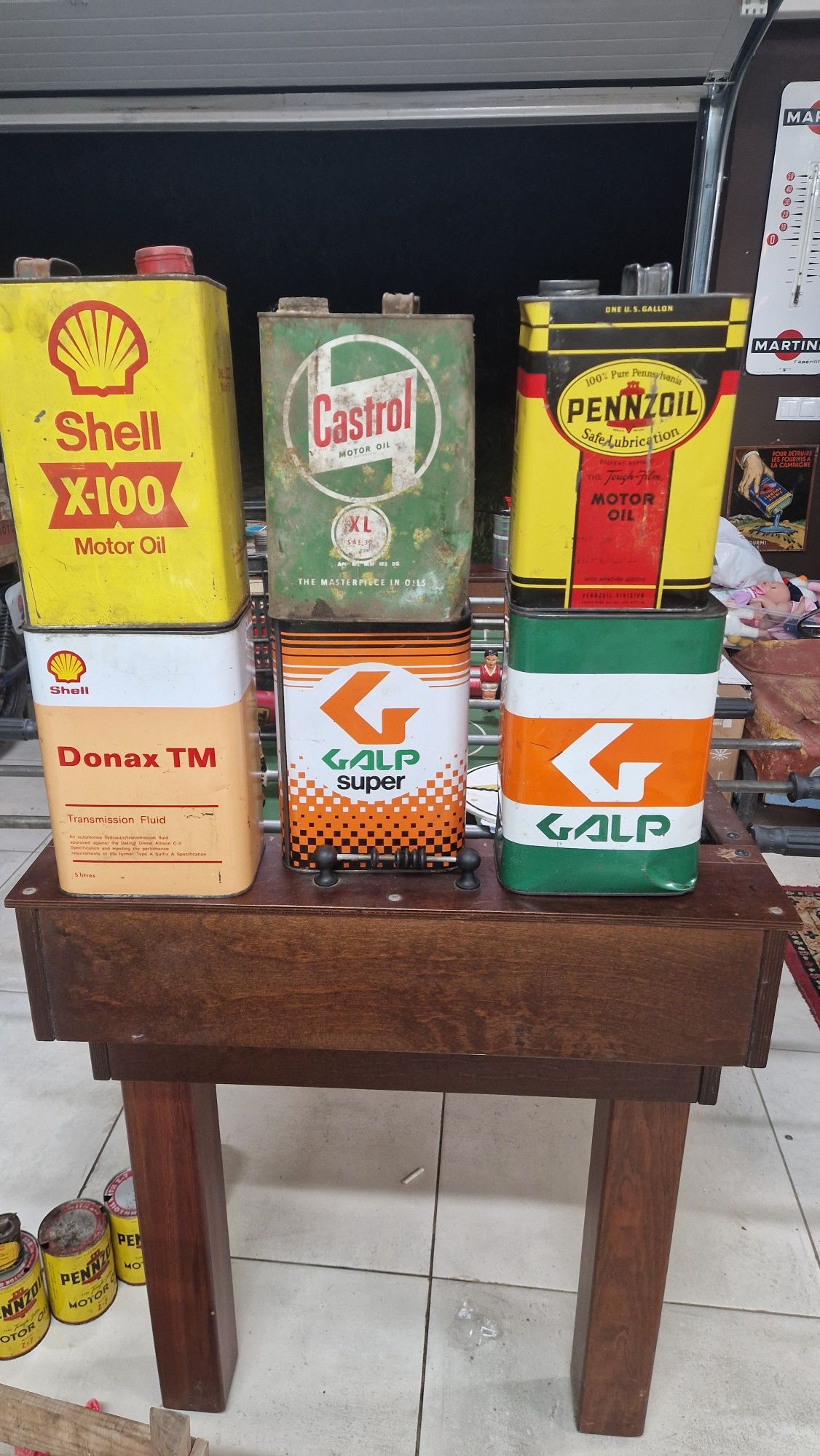 Varias latas antigas