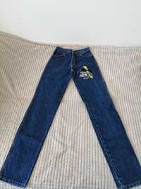 Spodnie jeansowe młodzieżowe z aplikacją myszki Micky