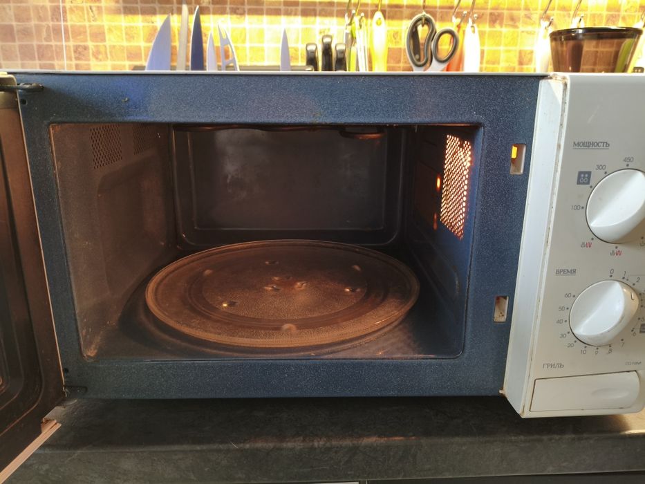 Печь микроволновая "Sumsung"