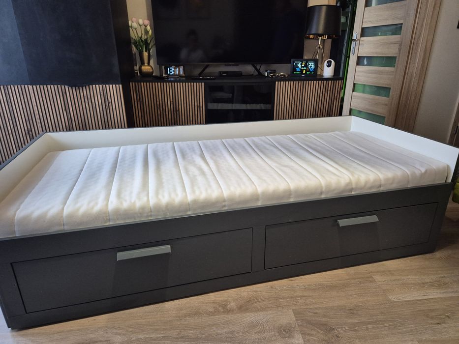 BRIMNES Leżanka z 2 szufladami, 2 materace, szary