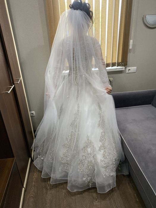 Весільна сукня